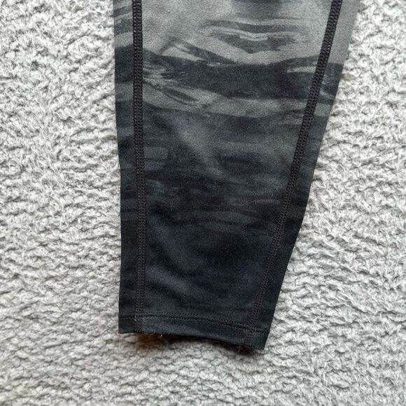 Athleta Gusset cool max Leggings size medium - Picture 5 of 8